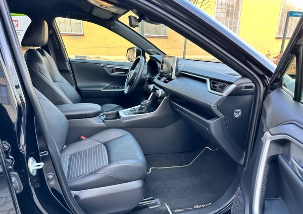Toyota RAV4 cena 163000 przebieg: 68000, rok produkcji 2021 z Sopot małe 301